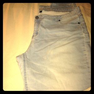 LAST CHANCE Light Wash Stretchy Skinny Jeans