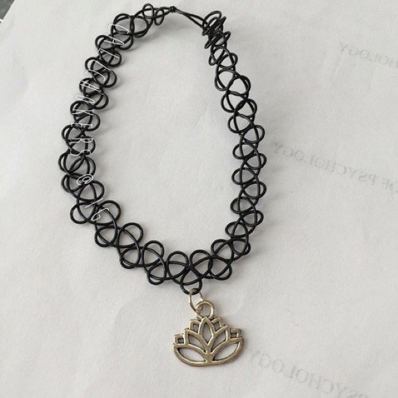 🌺 Lotus Tattoo Choker + Freebies 🌺 - Picture 1 of 1