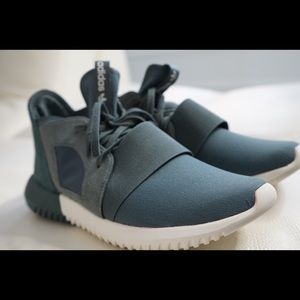 Adidas Tubular Defiant Utility Green Size 8 Womens