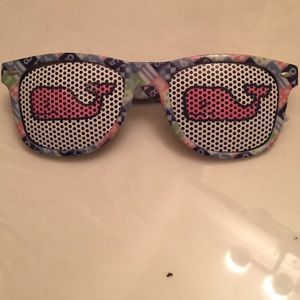 Vineyard vines Kentucky derby sunglasses