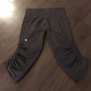 Lululemon EUC in the flow crop