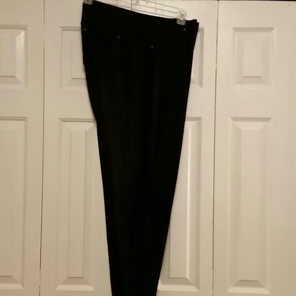 LIKE NEW BLACK VALOR LEGGINGS