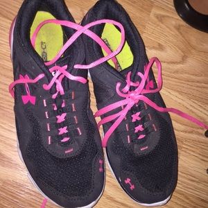 Under armor tennis shoes