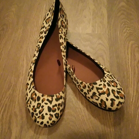 NWOT Leopard flats.