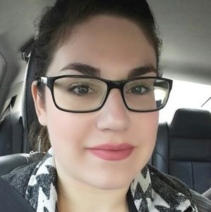 Meet your Posher, Kendra