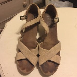 Toms wedges