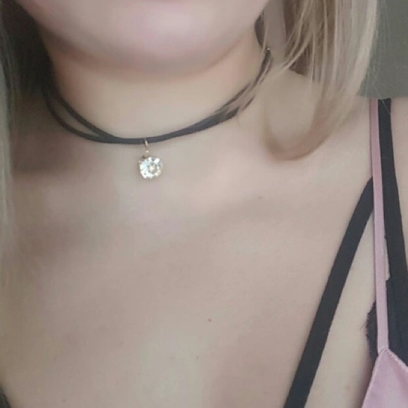 💟Choker with Circle Rhinestone💟 - Picture 2 of 2