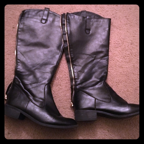 Wide calf boot