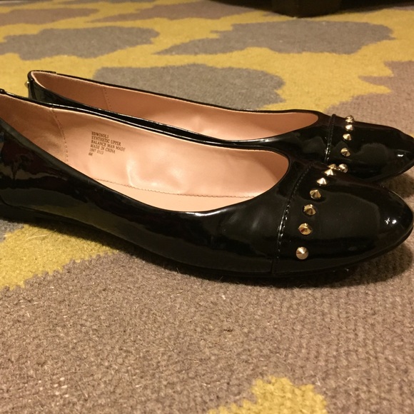 Nine West - Shiny, gold studded summer flats - Picture 3 of 3