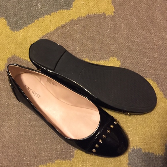 Nine West - Shiny, gold studded summer flats - Picture 2 of 3