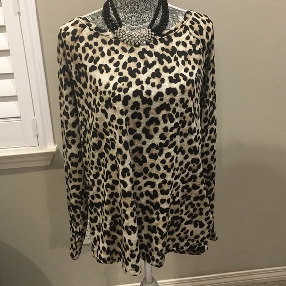 🎉HP🎉Cute Animal Print Blouse - Picture 2 of 4