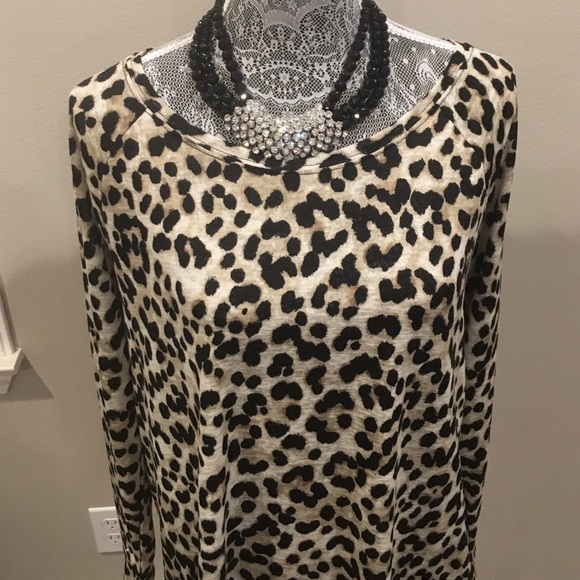 🎉HP🎉Cute Animal Print Blouse - Picture 4 of 4