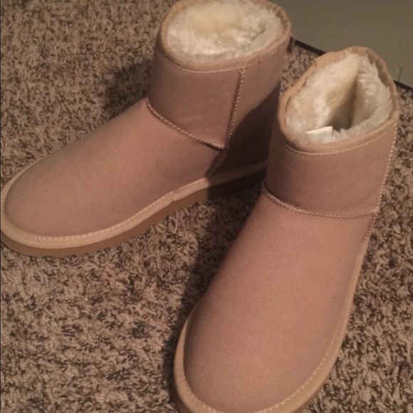 UGG Shoes - Short ugg boots-NEW!