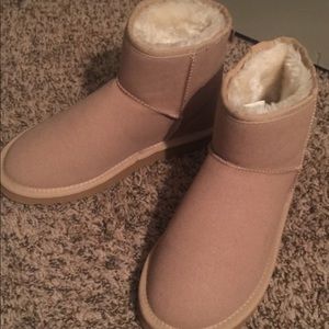 Short ugg boots-NEW!