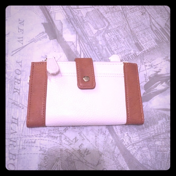 Brand new Charming Charlie wallet