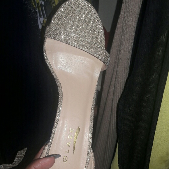 Gold sandals like new only wore once - Picture 3 of 4