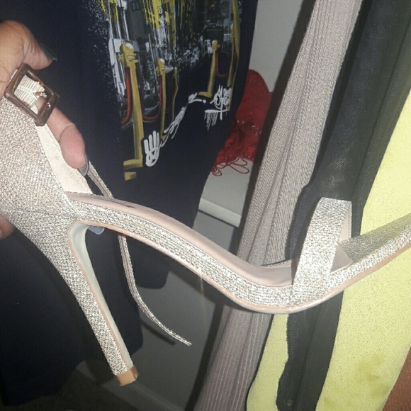 Gold sandals like new only wore once - Picture 4 of 4