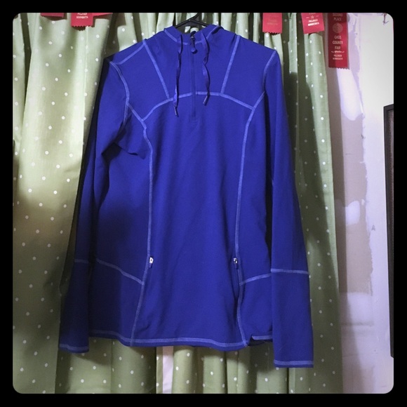 Blueish hooded half zip sweatshirt