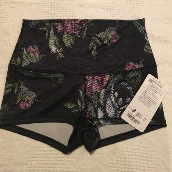 Lululemon Boogie Short Roll Down NWT