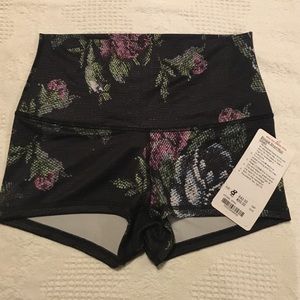 Lululemon Boogie Short Roll Down NWT