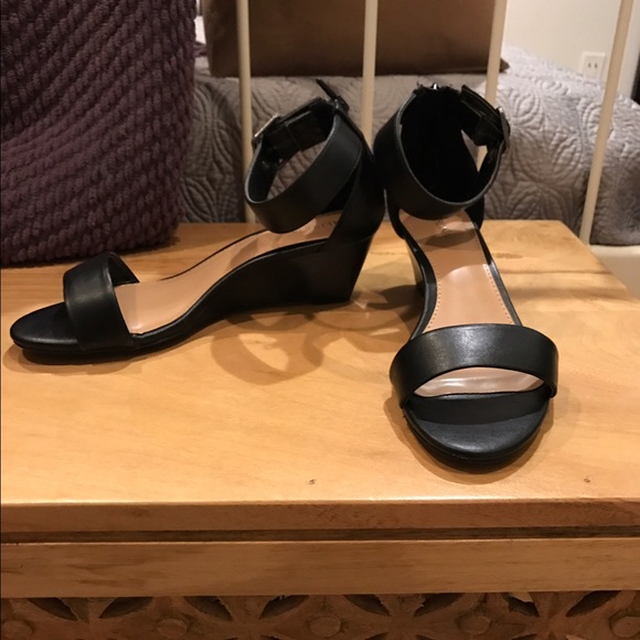 NEW Merona black platform wedge sandals - size 7
