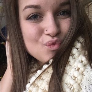 Meet your Posher, Kenzie