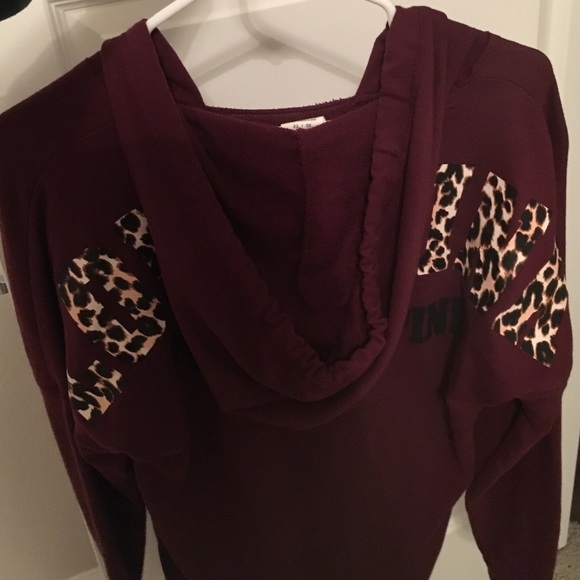 vs pink pullover - Picture 3 of 4