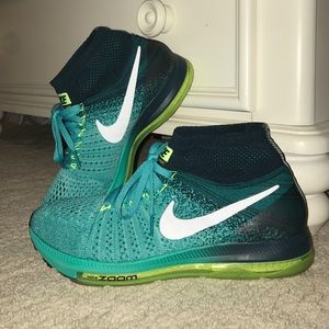 Brand New size 8 Nike all out zoom flyknit