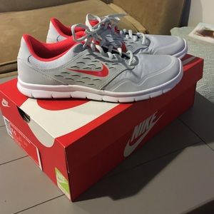 Women's Nike running shoes (with box)