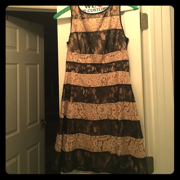 Jessica Simpson fully lined lace overlay dress