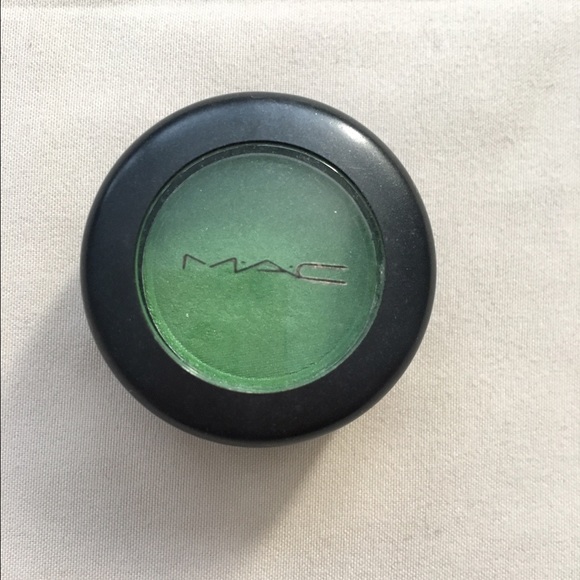 MAC eyeshadow in Wondergrass-Used