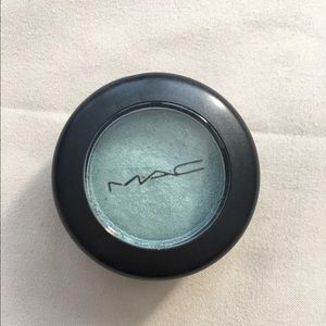 MAC eyeshadow in Surreal