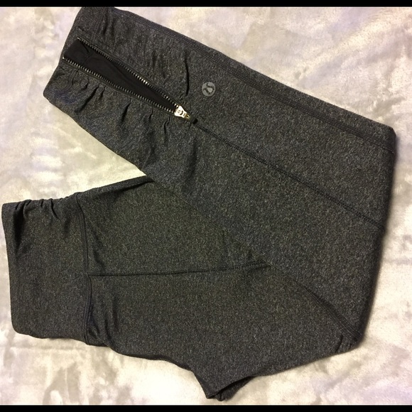 SOLD Lululemon crop size 4