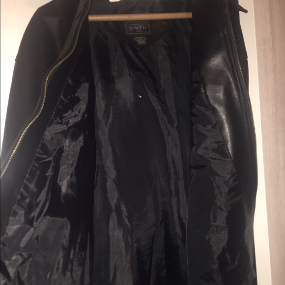 Leather jacket - Picture 2 of 3