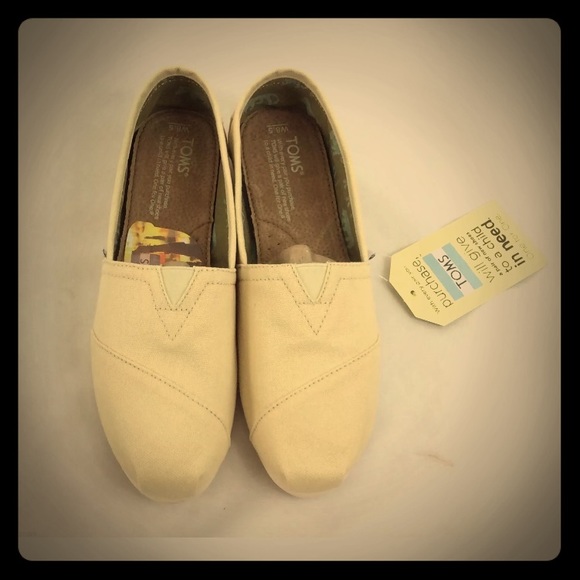 NWT Toms