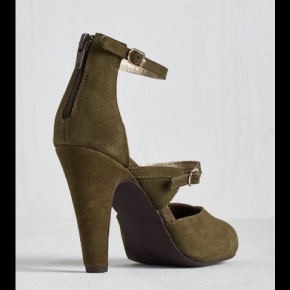 Modcloth olive suede heels🌻 - Picture 2 of 4