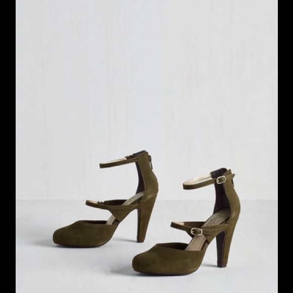 Modcloth olive suede heels🌻 - Picture 3 of 4