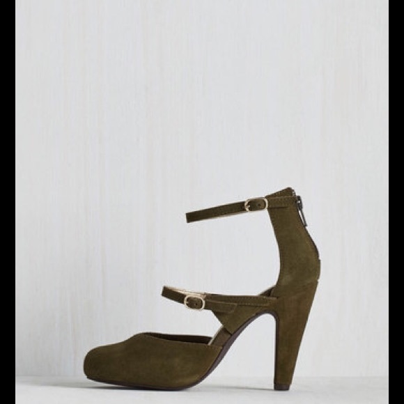 Modcloth olive suede heels🌻 - Picture 4 of 4
