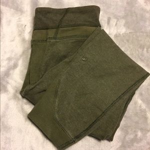 Lululemon dark green crops size 6