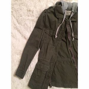 XS ARMY COLORED GREEN JACKET✨