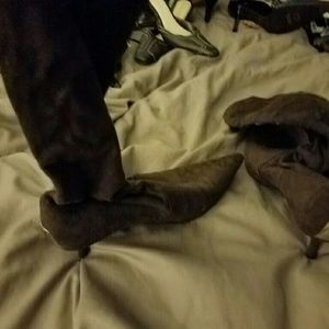 EUC Donald J. Pliner brown suede boots