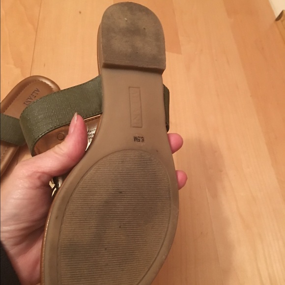 Ladies size 6.5 sandals - Picture 3 of 4