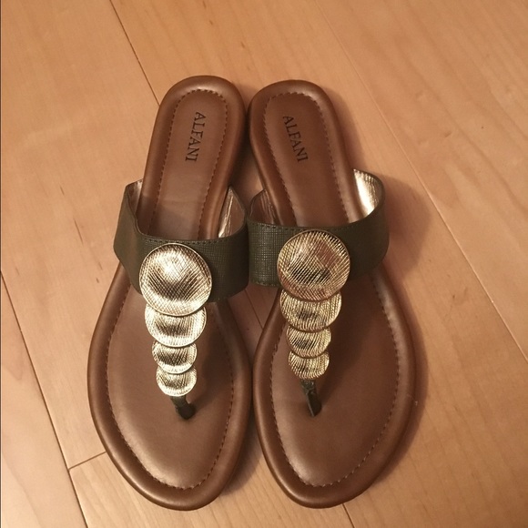 Ladies size 6.5 sandals - Picture 4 of 4