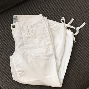 Guess white Capri pants