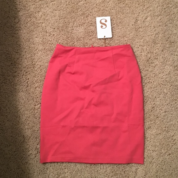 Pink high waisted midi skirt - Picture 2 of 3