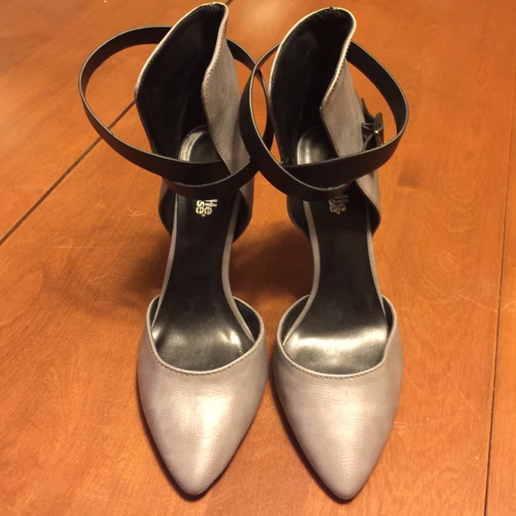 Pointed gray heels