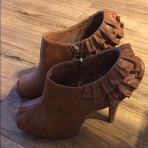 MAKE AN OFFER! Womens 👠. Size 7 1/2