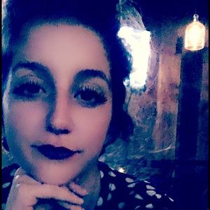 Meet your Posher, Caitlin