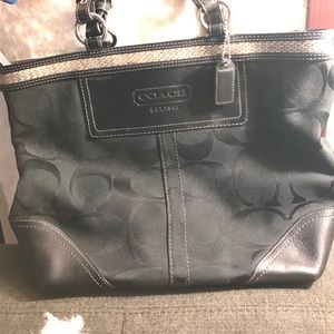 Authentic COACH Purse No: G06K-10445