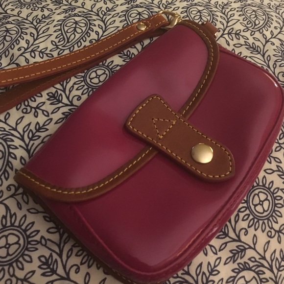 Dooney & Bourke small patent wristlet - Picture 1 of 4